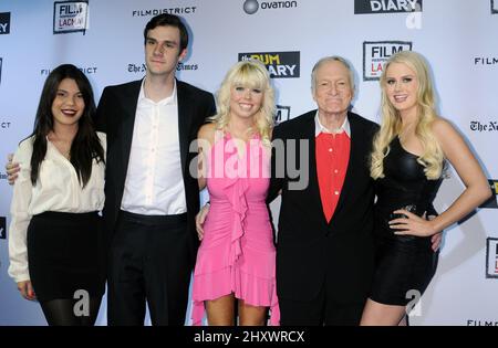 Cooper Hefner, Hugh Hefner und Anna Sophia Berglund bei der Premiere von „The Rum Diary“, die am 13. Oktober 2011 im Los Angeles County Museum of Art in Los Angeles, Kalifornien, stattfand. Stockfoto