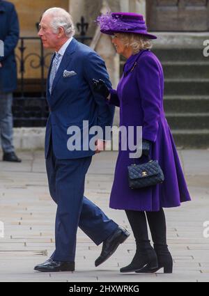 London, Großbritannien. 14. März 2022. Der Herzog und die Herzogin von Cornwall kommen zum Commonwealth-Gottesdienst in der Westminster Abbey an. Kredit: Mark Thomas/Alamy Live Nachrichten Stockfoto