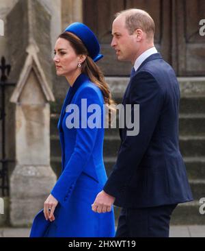 London, Großbritannien. 14. März 2022. Der Herzog und die Herzogin von Cambridge kommen zum Commonwealth-Gottesdienst in der Westminster Abbey an. Kredit: Mark Thomas/Alamy Live Nachrichten Stockfoto