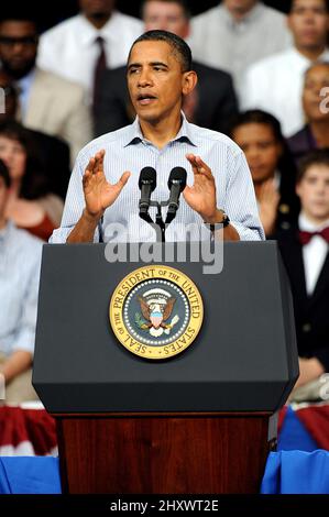 Präsident Barack Obama spricht über den American Jobs Act am zweiten Tag seiner dreitägigen Bustour durch North Carolina und Virginia im Mary Perry Ragsdale YMCA auf dem Campus des Guilford Technical Community College Stockfoto