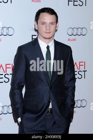 Anton Yelchin beim Los Angeles Times Young Hollywood Panel präsentiert vom AFI Fest 2011, das im Grauman's Chinese Theatre in Hollywood, Los Angeles, CA, USA, stattfand Stockfoto