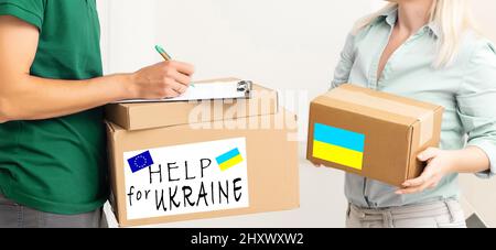 Nahaufnahme der freiwilligen Zyrrying-Box mit humanitärer Hilfe für ukrainische Flüchtlinge auf der Straße Stockfoto
