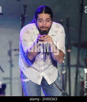 Josh Thompson tritt während des „CMT on Tour: Luke Bryan's Tailgates and Tanlines 2011“ im Monroe Civic Center in Monroe, La, auf. Stockfoto