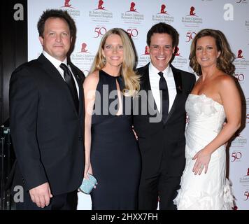 Scott Martin, Lauralee Bell, Christian LeBlanc und Martha Byrne bei der Jubiläumsgala des St. Jude Children's Research Hospital zum 50.. Geburtstag im Beverly Hilton Hotel in Los Angeles, USA. Stockfoto