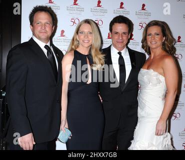 Scott Martin, Lauralee Bell, Christian LeBlanc und Martha Byrne bei der Jubiläumsgala des St. Jude Children's Research Hospital zum 50.. Geburtstag im Beverly Hilton Hotel in Los Angeles, USA. Stockfoto