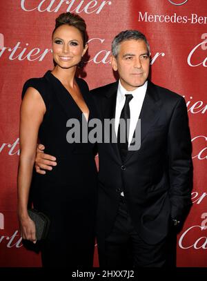 George Clooney und Stacy Keibler nahmen an der Gala der Palm Springs International Film Festival Awards 2012 Teil, die im Palm Springs Convention Center in Palm Springs, USA, stattfand. Stockfoto