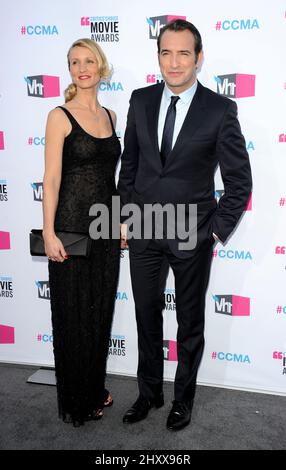 Jean Dujardin und Ehefrau Alexandra Lamy kommen beim Critics' Choice Movie 2012 im Hollywood Palladium in Los Angeles, USA, an. Stockfoto