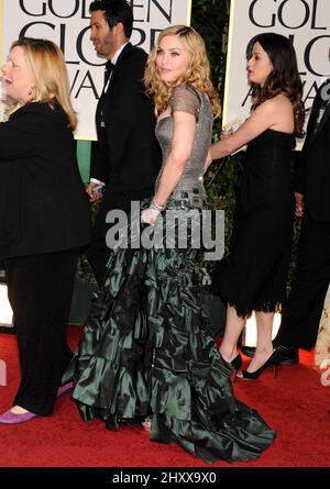 Madonna bei der jährlichen Verleihung der Golden Globe Awards 69., die am 15. Januar 2011 im Beverly Hilton Hotel in Los Angeles, CA, stattfand. Stockfoto