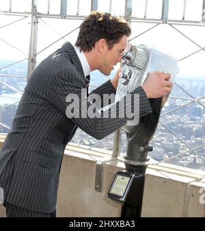 Matt Bomer aus der USA Network-Serie 'White Collar' besucht das Empire State Building in New York, USA. Stockfoto