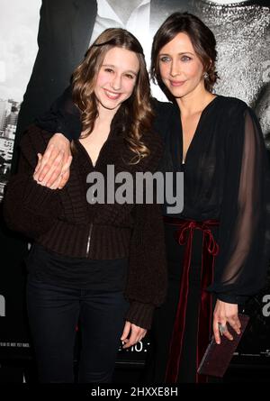 Taissa Farmiga und Vera Farmiga während der Premiere von „Safe House“ in New York im SVA Theatre, New York Stockfoto