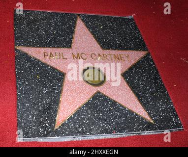 Paul McCartney wurde auf dem Hollywood Walk of Fame (Hollywood, Kalifornien) mit seinem eigenen Star geehrt. Stockfoto