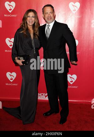 Rita Wilson und Tom Hanks während der 2012 im Los Angeles Convention Center, Kalifornien, stattfindenden MusiCares Person of the Year Tribute to Paul McCartney Stockfoto