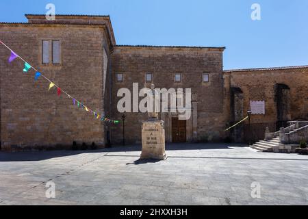 Das Dorf Caleruega ist der Geburtsort von Domingo de Guzman, dem Gründer des Dominikanerordens. Burgos. Spanien. Stockfoto