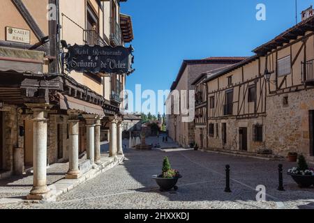 Die mittelalterliche Stadt Pena Aranda de Duero, eines der schönsten Dörfer von Burgos, Spanien. Stockfoto