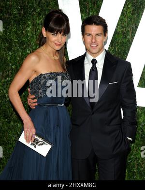 Tom Cruise und Frau Katie Holmes kommen zur Vanity Fair Oscar Party 2012 im Sunset Towers Hotel in Los Angeles, USA. Stockfoto