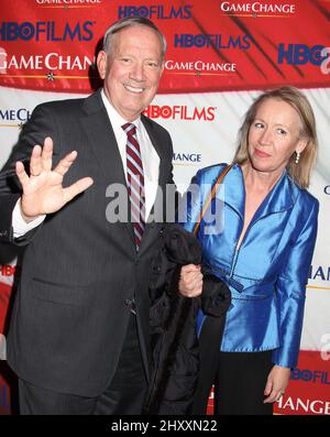 Gov. George Pataki und Libby Pataki während der Premiere von „Game Change“ im Ziegfeld Theatre, New York Stockfoto