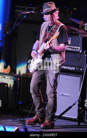 Brad Whitford von Aerosmith tritt auf der Bühne auf, während die Experience Hendrix 2012 Tour im North Charleston Performing Arts Center in North Charleston, SC, anhält. Stockfoto