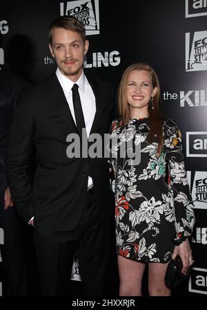 Joel Kinnaman & Mireille Enos bei der Premiere von „The Killing“ in der Saison 2 im Arclight Theatre in Hollywood, Los Angeles, USA. Stockfoto