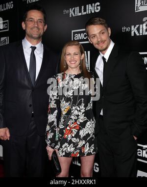 Joel Kinnaman, Mireille Enos & Billy Campbell bei der Premiere von „The Killing“ in der Saison 2 im Arclight Theatre in Hollywood, Los Angeles, USA. Stockfoto