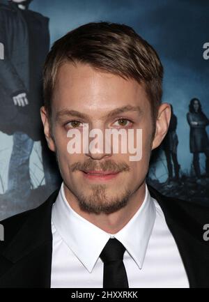 Joel Kinnaman bei der Premiere von „The Killing“ in der Saison 2 im Arclight Theatre in Hollywood, Los Angeles, USA. Stockfoto