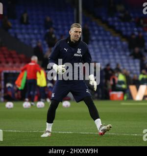 London, Großbritannien. 14. März 2022. Crystal Palace Torhüter Vicente Guaita wärmt sich während des Premier League-Spiels zwischen Crystal Palace und Manchester City im Selhurst Park, London, England am 14. März 2022 auf. Foto von Ken Sparks. Nur zur redaktionellen Verwendung, Lizenz für kommerzielle Nutzung erforderlich. Keine Verwendung bei Wetten, Spielen oder Veröffentlichungen einzelner Clubs/Vereine/Spieler. Kredit: UK Sports Pics Ltd/Alamy Live Nachrichten Stockfoto