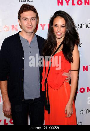 Chloe Bridges nimmt an der JUBILÄUMSFEIER des Nylon Magazine 13. in den Smashbox Studios in Los Angeles, USA, Teil. Stockfoto