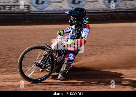 MANCHESTER, GROSSBRITANNIEN. MÄR 14. Tom Brennan in Aktion während des Belle Vue Speedway Media Day am Montag, 14.. März 2022, im National Speedway Stadium, Manchester. (Kredit: Ian Charles | MI News) Kredit: MI News & Sport /Alamy Live News Stockfoto