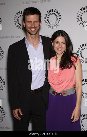 Frederick Weller & Ali Marsh bei einem Abend mit „in Plain Sight“ im Paley, Los Angeles Stockfoto