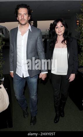 Shannen Doherty und ihr Verlobter während der Geburtstagsfeier 40. von Jennie Garth im London Hotel, Kalifornien Stockfoto