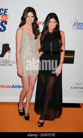 Kendall Jenner und Kylie Jenner bei der jährlichen Spendenaktion „Race to Erase MS“ 19. im Hyatt Regency Century Plaza Stockfoto