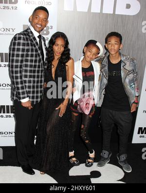 Will Smith, Jada Pinkett Smith, Willow Smith und Jaden Smith kommen zur Premiere von „Men in Black 3“ am Mittwoch, den 23. Mai 2012 in New York im Ziegfeld Theatre an. Stockfoto