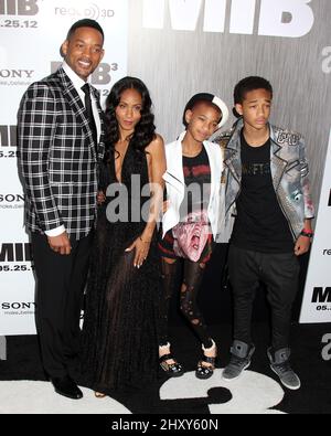 Will Smith, Jada Pinkett Smith, Willow Smith und Jaden Smith kommen zur Premiere von „Men in Black 3“ am Mittwoch, den 23. Mai 2012 in New York im Ziegfeld Theatre an. Stockfoto