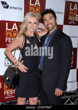 Tamra Barney und Eddie Judge nahmen an der Weltpremiere „People Like US“ beim Los Angeles Film Festival 2012 im Regal Cinemas L.A. Teil LEBEN in Los Angeles, USA. Stockfoto