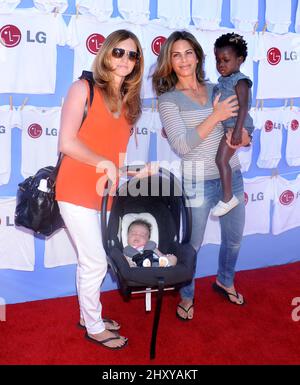 23. Juni 2012 Beverly Hills, Ca. Jillian Michaels, Partnerin Heidi Rhoades, Tochter Lukensia und Sohn Phoenix LG Electronics laden zum „20 Magic Minutes: A Family Cebray“ ein, um die neue Turbowasch-Waschmaschine mit großer Kapazität auf einem privaten Anwesen zu starten Stockfoto