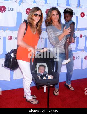 23. Juni 2012 Beverly Hills, Ca. Jillian Michaels, Partnerin Heidi Rhoades, Tochter Lukensia und Sohn Phoenix LG Electronics laden zum „20 Magic Minutes: A Family Cebray“ ein, um die neue Turbowasch-Waschmaschine mit großer Kapazität auf einem privaten Anwesen zu starten Stockfoto