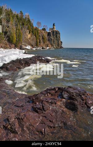 Wunderschöne Aufnahme des Split Rock Lighthouse an der Küste des Lake Superior an der North Shore von Minnesota Stockfoto