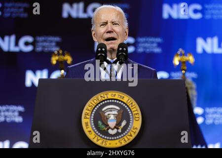 Der Präsident der Vereinigten Staaten, Joe Biden, spricht während der National League of Cities Congressional City Conference, die am 14. März 2022 im Marriott Marquis in Washington, DC, stattfand. Quelle: Oliver Contreras/Pool via CNP /MediaPunch Stockfoto