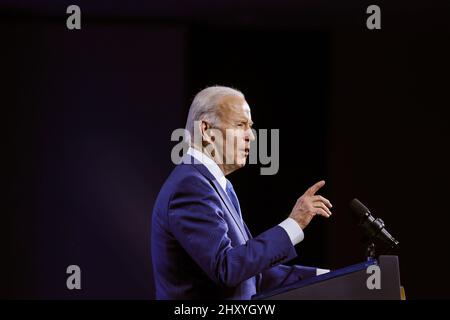 Der Präsident der Vereinigten Staaten, Joe Biden, spricht während der National League of Cities Congressional City Conference, die am 14. März 2022 im Marriott Marquis in Washington, DC, stattfand. Quelle: Oliver Contreras/Pool via CNP /MediaPunch Stockfoto