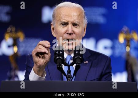 Washington, USA. 14. März 2022. Präsident Joe Biden spricht während der National League of Cities Congressional City Conference, die am 14. März 2022 im Marriott Marquis in Washington, DC, stattfand. (Foto von Oliver Contreras/Sipa USA) Quelle: SIPA USA/Alamy Live News Stockfoto