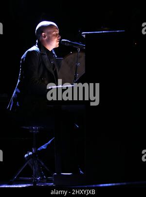 Isaac Slade von The Fray spielt live im Konzert im Bethel Woods Center for the Arts, New York. Stockfoto