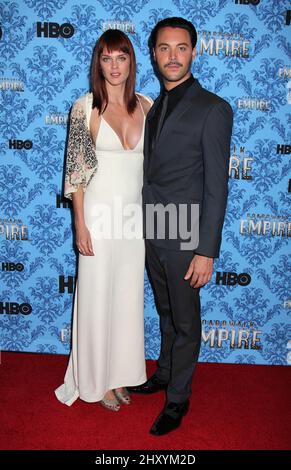 Jack Huston und Gast bei der Premiere von HBO's „Boardwalk Empire“ in der Saison 3 im Ziegfeld Theatre in New York. Stockfoto