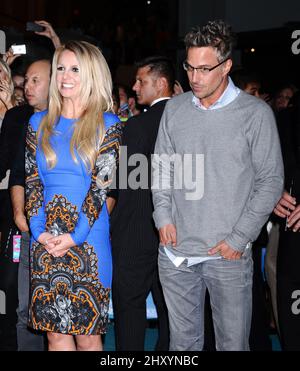 Britney Spears und Jason Trawick bei der Premiere von „The X-Factor“ in der zweiten Staffel im Grauman's Chinese Theatre in Los Angeles, USA. Stockfoto