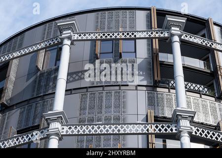 Gasholders Building: Ein Wohnblock, der in den stillliegenden historischen viktorianischen Gashaltern am King's Cross, im Norden Londons, gebaut wurde. Fotografiert vom Regent's Stockfoto