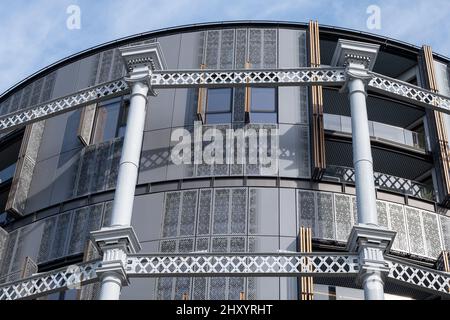 Gasholders Building: Ein Wohnblock, der in den stillliegenden historischen viktorianischen Gashaltern am King's Cross, im Norden Londons, gebaut wurde. Fotografiert vom Regent's Stockfoto