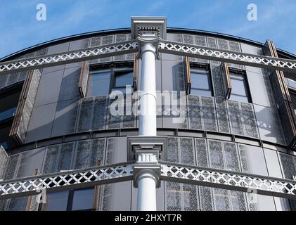 Gasholders Building: Ein Wohnblock, der in den stillliegenden historischen viktorianischen Gashaltern am King's Cross, im Norden Londons, gebaut wurde. Fotografiert vom Regent's Stockfoto