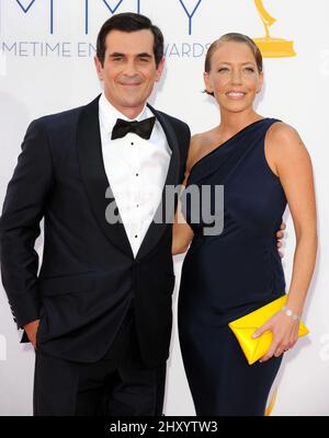 Ty Burrell und Holly Burrell nehmen an den Primetime Emmy Awards 64. im Nokia Theater, Los Angeles, Teil. Stockfoto