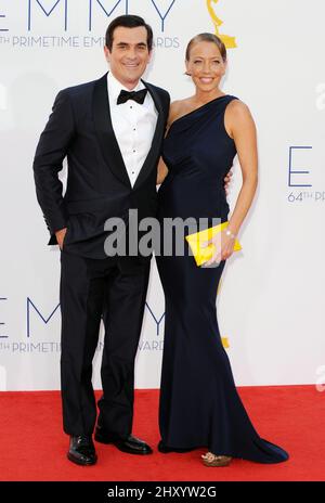 Ty Burrell und Holly Burrell nehmen an den Primetime Emmy Awards 64. im Nokia Theater, Los Angeles, Teil. Stockfoto