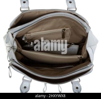Nahaufnahme von innen Frauen Tasche Fächer mit vielen Reißverschluss-Taschen. Geräumiger Innenteil der Damen-Handtasche Stockfoto