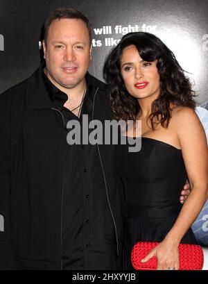 Kevin James & Salma Hayek bei der Premiere „Here Comes the Boom“ im AMC Loews Lincoln Square in New York, USA. Stockfoto