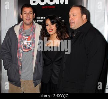 Adam Sandler, Salma Hayek & Kevin James bei der Premiere von „Here Comes the Boom“ im AMC Loews Lincoln Square in New York, USA. Stockfoto